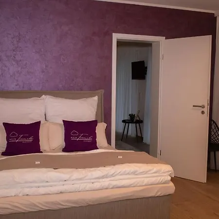 Mein Traeumchen Apartements- 3 Lila Stillvoll Und Zentral Fuer Bis Zu 4 Personen Apartment