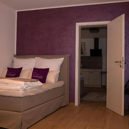 Mein Traeumchen Apartements- 3 Lila Stillvoll Und Zentral Fuer Bis Zu 4 Personen Apartment *